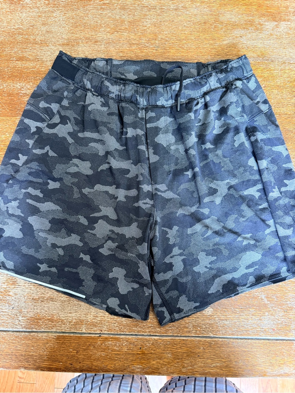 lululemon athletica Men's Black Camo Athletic Shorts with built in liner